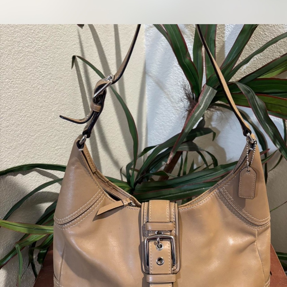 Coach Beige Leather Shoulder Bag
